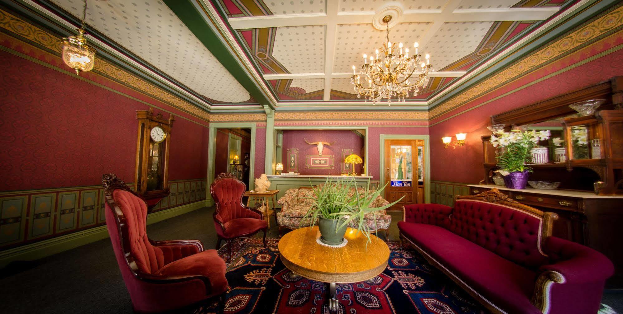 St. Elmo Hotel ユアレイ エクステリア 写真